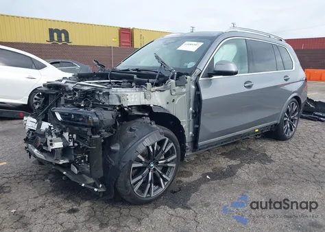 2025 BMW X7 xDrive40I z USA, uszkodzony, nr VIN 5UX23EM02S9W46547